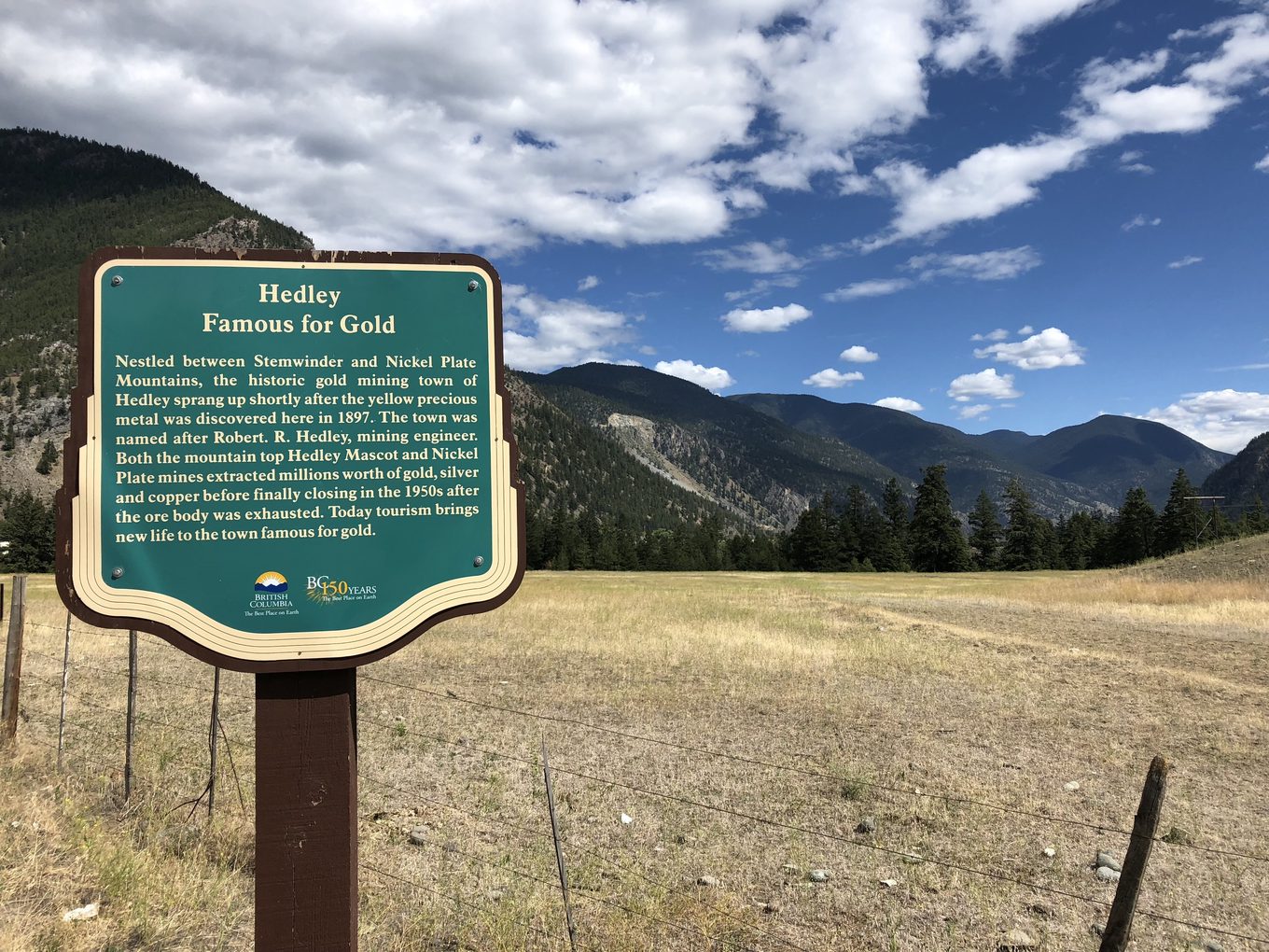 Hedley Famous for Gold heritage marker with mountain backdrop